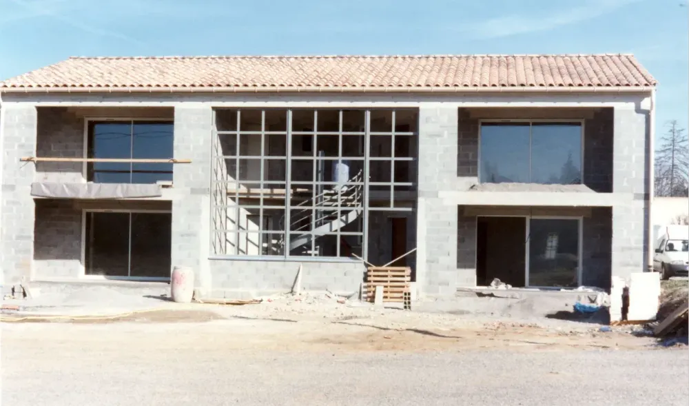 immeuble 04700